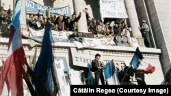 Muncitorii intreprinderilor din Timișoara au ieșit masiv în stradă pe 20 decembrie 1989, fără să existe un plan sau un organizator. Muncitorii au fost împinși de revoltă și de dorința de libertate