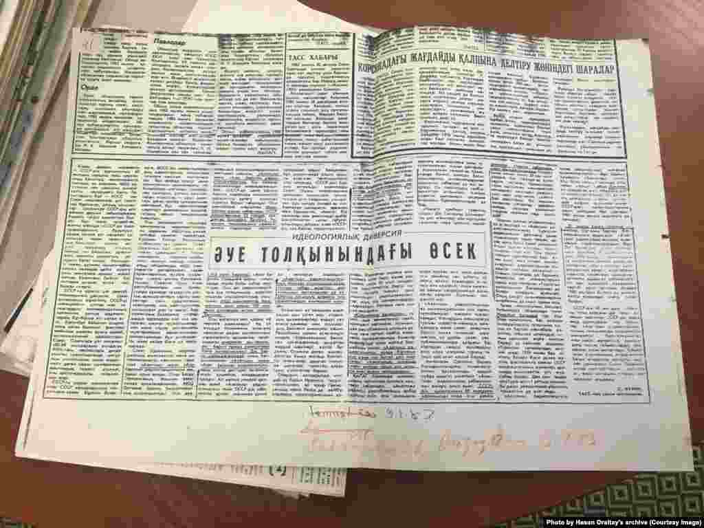 Азаттық радиосы туралы ТАСС саяси шолушысы С.Кулик жазған "Әуе толқынындағы өсек" мақаласының қазақша нұсқасы.&nbsp;"Социалистік Қазақстан" газеті, 9 қаңтар, 1983 жыл