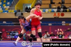 Айсулуу Тыныбекова жапониялык Нонока Озока менен жарым финалда күрөшүп жаткан учуру. Астана. 12-апрель, 2023-жыл.