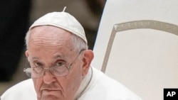 Papa Francisc face o vizită de două zile în Marisilia, unde ar urma să lanseze un mesaj de empatie față de migranții care ajung prin Mediterana din Africa în state europene.