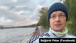 Péter Szijjártó făcându-și selfie la Moscova.