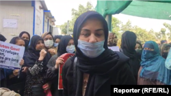 برخی از زنانی که قبلا به عنوان وکلای مدافع در افغانستان کار میکردند