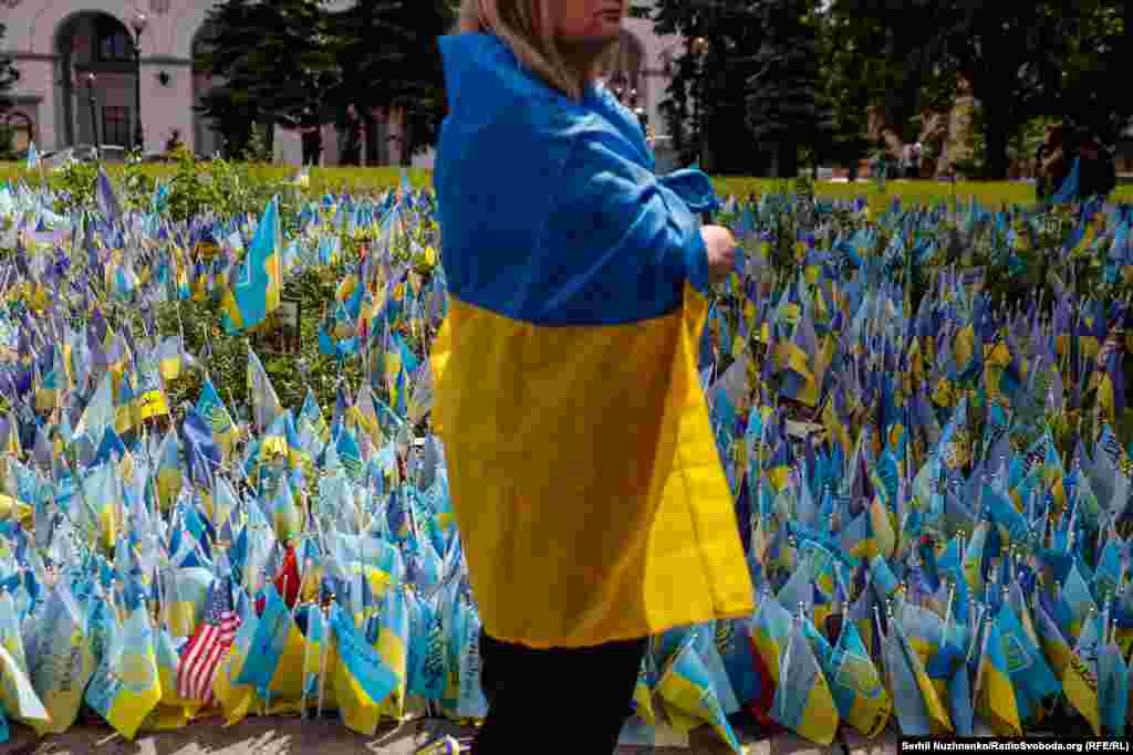 На майдані Незалежності вшанували пам'ять воїнів, які загинули внаслідок руйнування одного з бараків в Оленівській колонії. Відомо про загибель більш ніж 50 українських військовополонених з &laquo;Азовсталі&raquo;