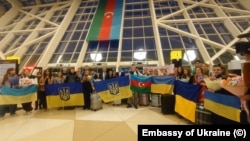 Группа украинских детей прибыла в Азербайджан для реабилитации