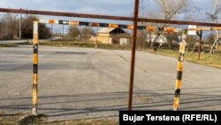 Prazan sportski teren u Rabovcu, opština Lipljan