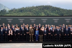 Спільна фотографія учасників Саміту миру. Бюрґеншток, Швейцарія, 15 червня 2024 року