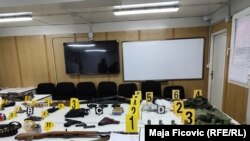 Disa nga armët e konfiskuara nga Policia e Kosovës gjatë një operacioni në veri, më 14 qershor 2024.