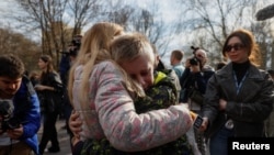 Більшість з незаконно вивезених дітей потрапляла в Ростовську область, Краснодарський край і окупований Крим – в дитячі табори, санаторії, пункти тимчасового перебування – це були транзитні зони