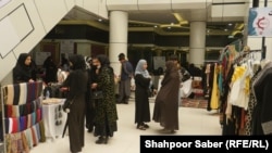 شماری از زنان تجارت پیشه می‌گویند که فروشات شان پنجاه درصد کاهش یافته است