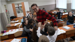 Primul învățător: Tânărul care i-a cucerit pe elevii de la liceul „George Meniuc” din Chișinău