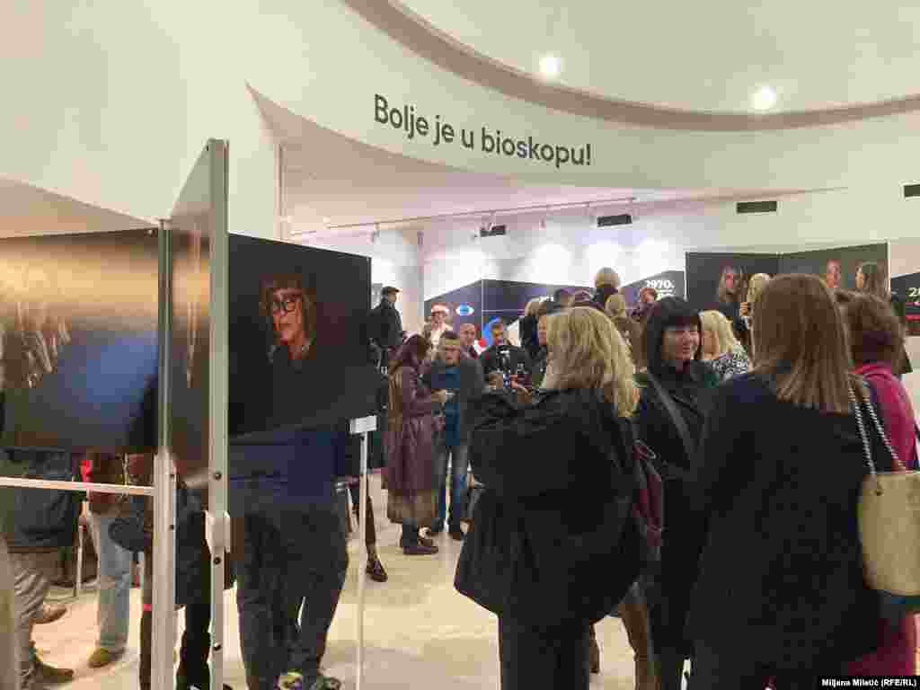 Izložba "16 žena" biće otvorena u Kulturnom centru Beograda do 11. januara 2024. godine.