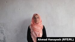 راضیه حق شناس یکی از استادان مدرسه دینی در ولایت پروان