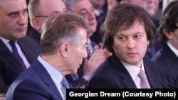 წინასწარი განცხადებების მიხედვით, “ქართული ოცნების” ხელისუფლება აგვისტოს ბოლომდე არ აპირებს ევროკავშირის რეკომენდაციების შესრულებას, რაზეც საქართველოს მოქალაქეებისთვის უვიზო მიმოსვლის ბედია დამოკიდებული.