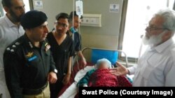 د مې پر ۱۶مه په سوات کې د يو پوليس والا په ډزو د سکول يو ژوبله ماشومه په روغتون کې تر درملنې لاندې ده.