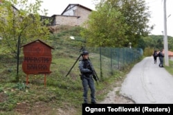 Forca të shtuara të Policisë së Kosovës kanë patrulluar afër Manastirit në Banjskë, pas sulmit. Fotografi e shtatorit, 2023 (Foto: Reuters)