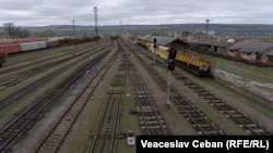 Primele vagoane marfare, încărcate cu sare, au fost transportate pe tronsonul de cale ferată Basarabeasca-Berezino, care leagă Ucraina de România, prin R. Moldova, ocolind Transnistria. 