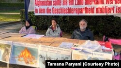 تمنا زریاب پریانی و تعداد دیگر از فعالان مدنی افغان در جرمنی از چندین ماه به این طرف گردهمایی هایی را به حمایت از زنان داخل افغانستان و مخالفت با سیاست های طالبان راه اندازی کرده اند 