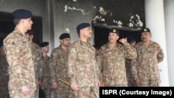 د پاکستاني پوځ مشر جنرال عاصم منير له نورو پوځي افسرانو سره - انځور له ارشیفه