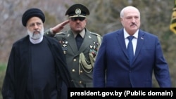Ирандын президенти Ибрахим Раиси менен Александр Лукашенко. 13-март,  2023-жыл. 