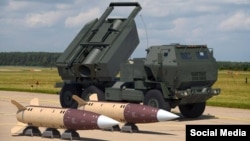 До пакету, за словами співрозмовника журналістів, увійшли артилерійські боєприпаси для систем HIMARS