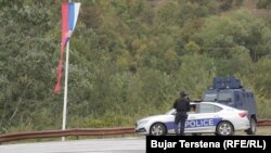 Policia e Kosovës në hyrje të fshatit Banjskë të Zveçanit, në veri të Kosovës. 25 shtator 2023.