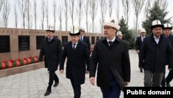 “Ата-Бейит” мемориалдык комплексинде Апрель окуясында курман болгондор эскерилди. 7-апрель, 2023-жыл.