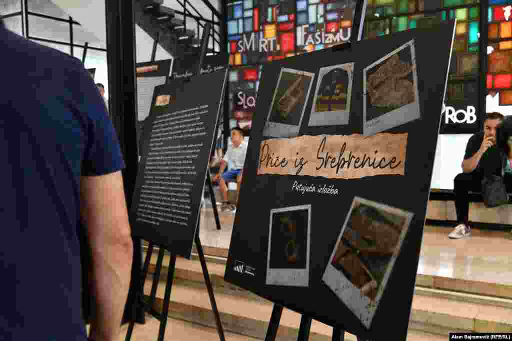 "Predstavljeno je pet predmeta povezanih s pet žrtava genocida u Srebrenici čije su priče ispričane na panoima, a do sada nisu eksponirane. Tako smo i birali priče onih o kojima se manje pričalo u javnosti. Tu su naočale, tabakera, džemper, čarapa i kaiš", dodao je Osmanović.