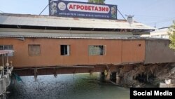 Ош. Борбордук базардагы көпүрө