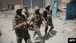 پوځي سرتېري په شمالي وزیرستان کې ګزمې پر مهال - پخوانی انځور.