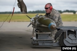 JDAM, авіабомби дообладнані аеродинамічним комплектом із GPS-наведенням. Ілюстративне фото