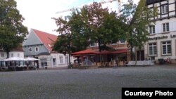 U gradu Bramsche Ming i njegov prijatelj iz Kine čekaju na odluku o azilu