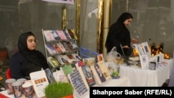 از این نمایشگاه دهها تن از زنان و مردان دیدن کرده و برخی محصولات را نیز خریداری کرده اند