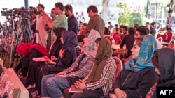 ښځینه خبریالانې وایي چې د طالبانو خبري ناستو ته نه پرېښودل کیږي- تصویر له ارشیفه