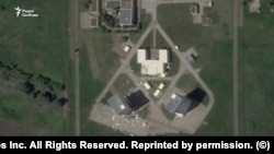 O imagine din satelit realizată pe 23 mai, care arată daunele suferite de stația radar rusă Armavir