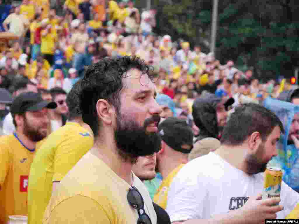 Dezamăgirea de pe chipul unui spectator, după cel de-al doilea gol.&nbsp;