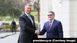 Președintele Klaus Iohannis și directorul SRI, Eduard Hellvig, sunt preocupați de provocările generate de războiul declanșat de Rusia în Ucraina. Pentru asta, spun ei, este nevoie de niște noi legi ale siguranței naționale.