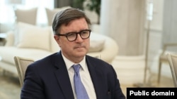 Adjunctul secretarului de stat american pentru afaceri europene și eurasiatice, James O'Brien.