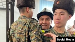 Равшан Жээнбеков сот залында. 