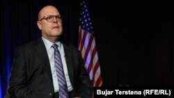 Ambasadori amerikan në Prishtinë, Jeffrey Hovenier. Fotografi nga arkivi.