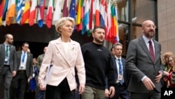 Ілюстраційне фото: президент України Володимир Зеленський (у центрі) з головою Єврокомісії Урсулою фон дер Ляєн та президентом Європейської Ради Шарлем Мішелем, 9 лютого 2023 року