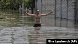 Руйнування цієї гідроспоруди, кажуть фахівці, наразило на ризик велику кількість цивільного населення, можливе затоплення 80 населених пунктів