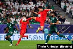 1\8 финалдык беттеште Сауд Арабиясы Түштүк Корея курамасын 1:0 эсеби менен утуп жаткан. Экинчи таймга кошулган 10 мүнөттүктө кореялыктар гол киргизип эсепти теңеп кетти.