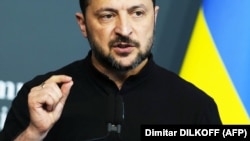 «Тому це дві паралельні речі: бути сильними на полі бою і розробити зрозумілий план, детальний план. І він буде готовий у цьому році»