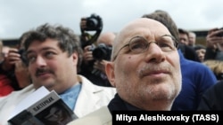 Писатели Дмитрий Быков и Григорий Чхартишвили (Борис Акунин)