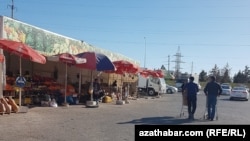 Türkmenistanda soňky wagtlarda azyk harytlarynyň dürli görnüşleriniň bahalary yzygiderli ýokarlanýar, käbir önümleriň gytçylygy emele gelýär. 