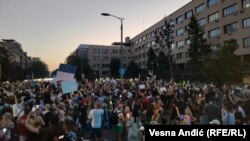 Илустрација, Протести „Србија против насилство“ 