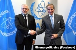 Тогдашний министр энергетики Украины Герман Галущенко (слева) и генеральный директор Международного агентства по атомной энергии (МАГАТЭ) Рафаэль Гросси. Вена, 6 июня 2024 года