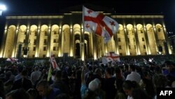 თბილისი, რუსთაველის გამზირი. „აგენტების კანონის“ საწინააღმდეგო აქცია 