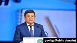 Акылбек Жапаров.