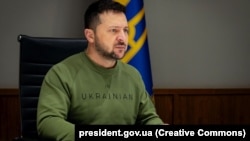 За словами голови держави, серед тем – фронт, українське виробництво зброї та техніки, ситуація на Близькому Сході